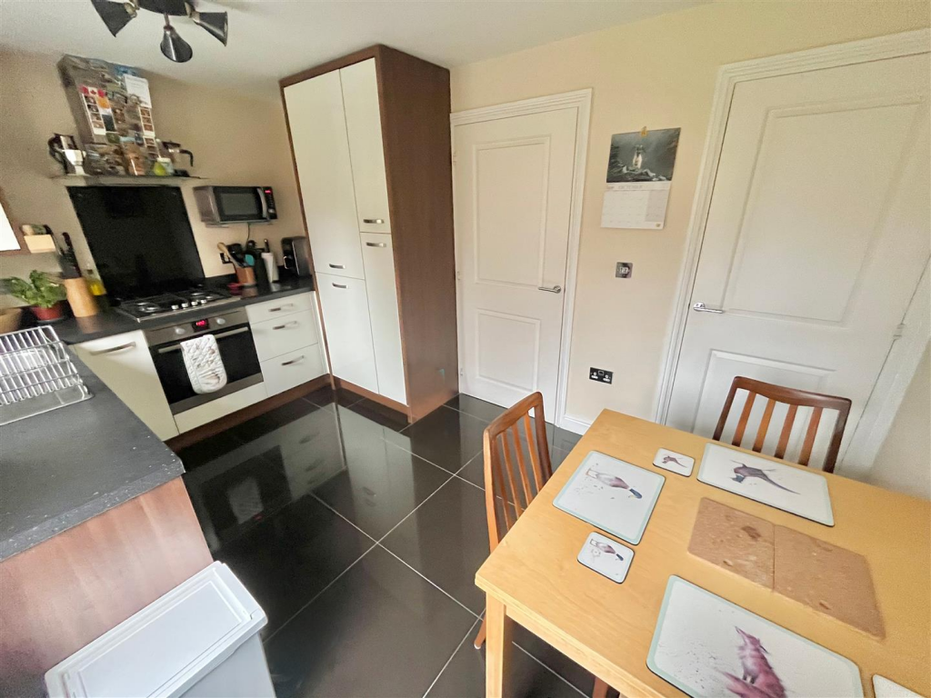 Kitchen 4