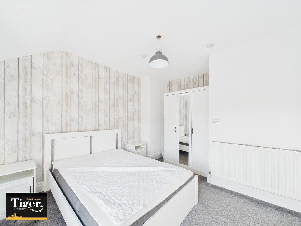 CAM02176G0-PR0509...