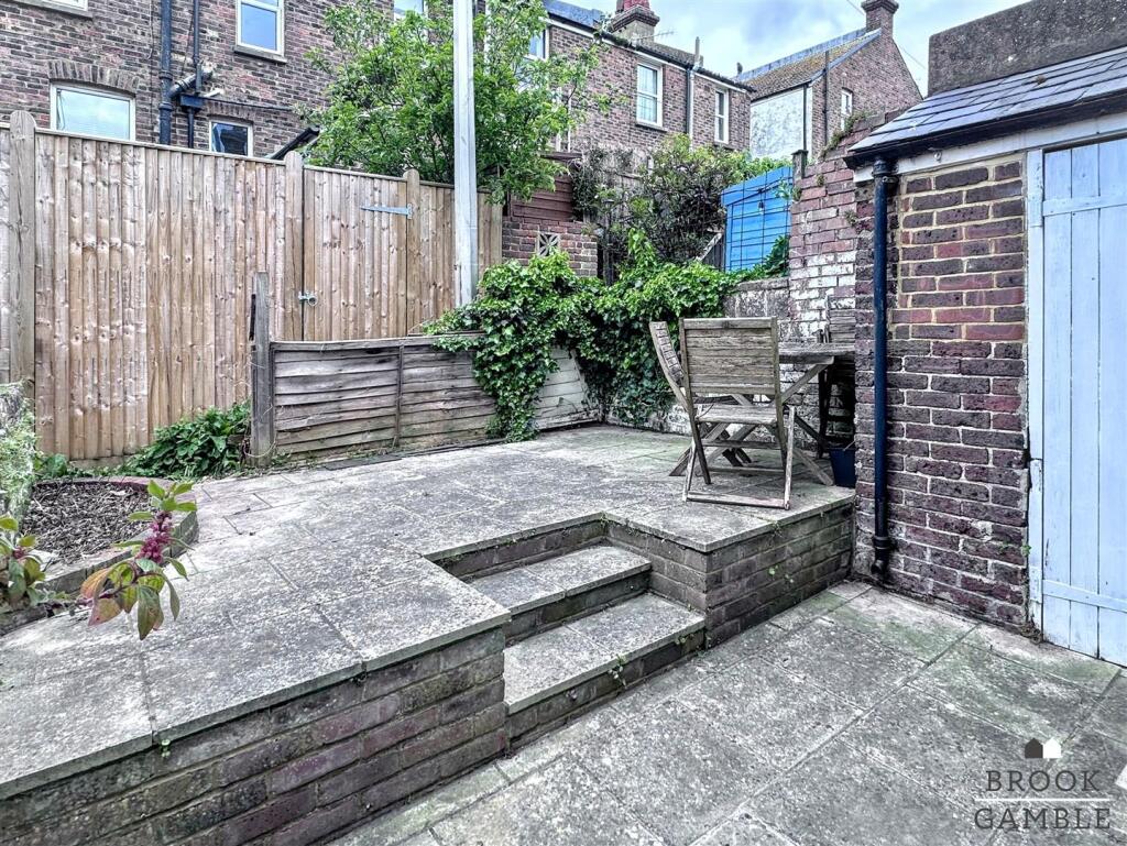 01323 438506