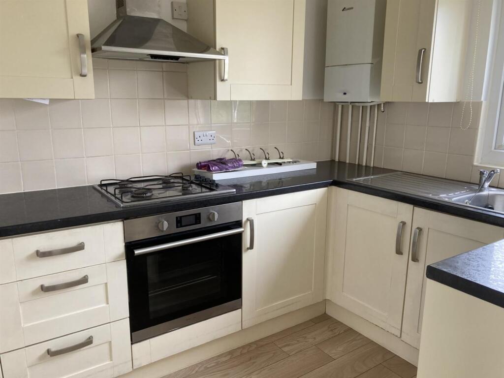Kitchen 1.jpg