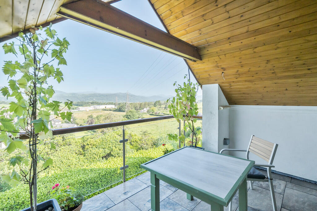 Principal Bedroom...