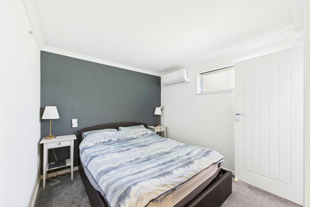 Detached annexe - bedroom