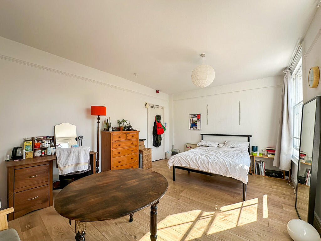 Room 6 (5)
