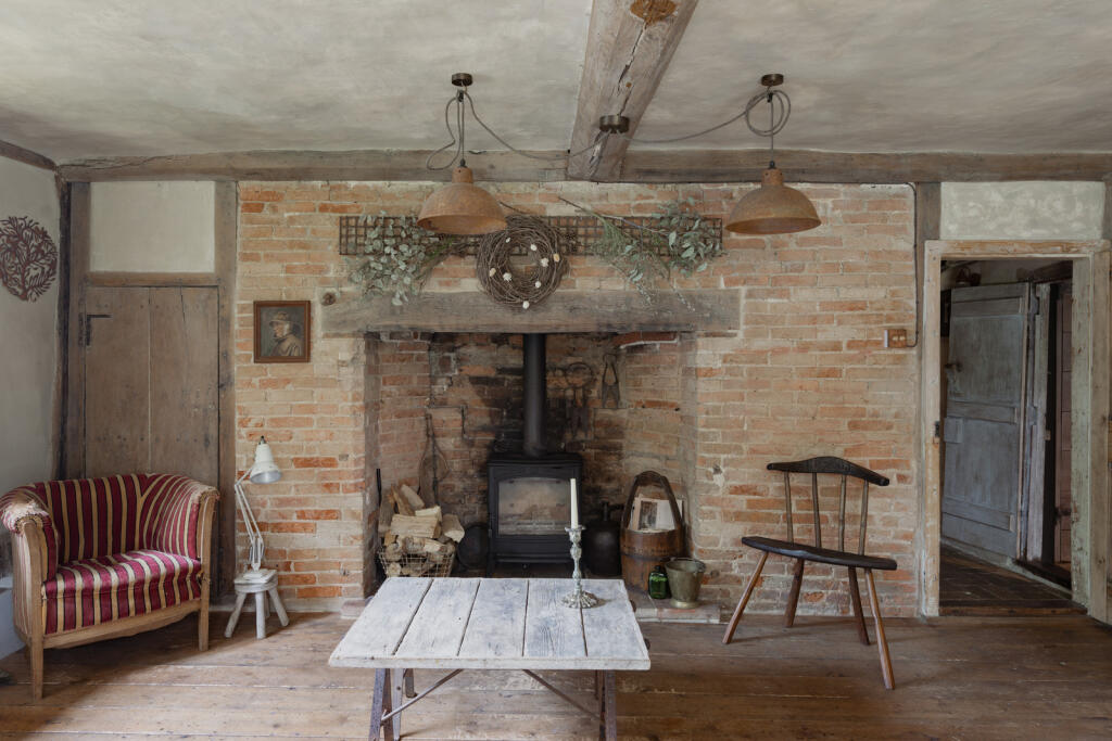 294277 - Tanyard Farmhouse, Great Ellingham-5.jpg
