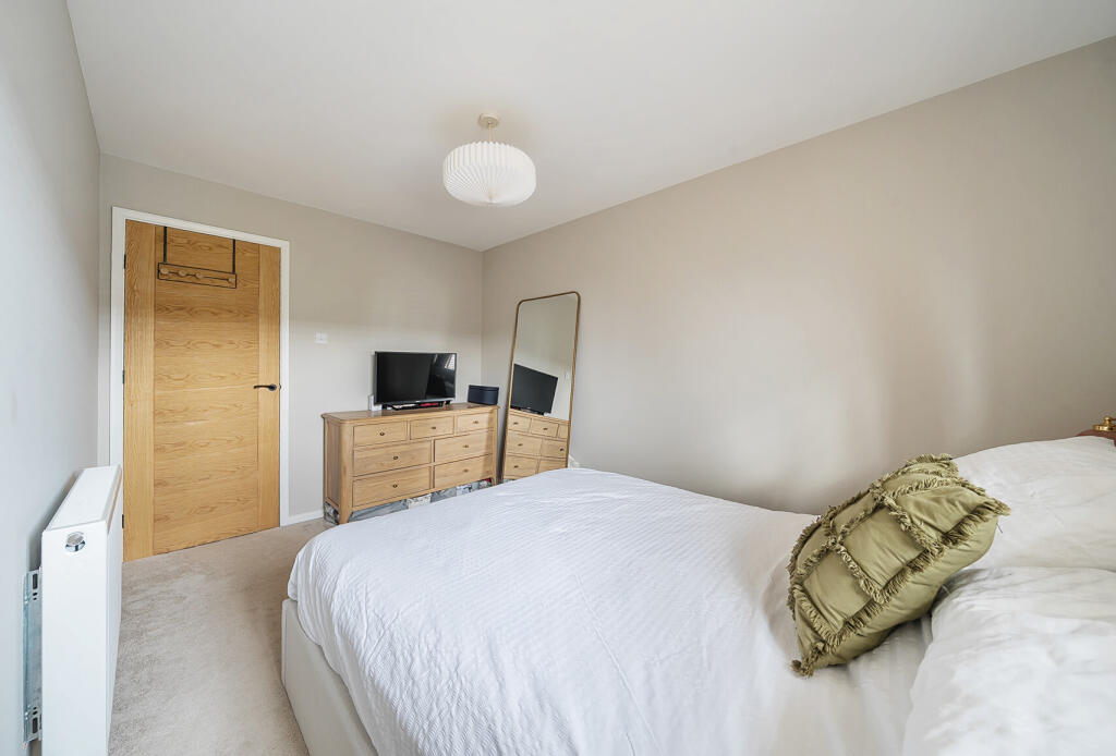 1330789-3-688b9a8...