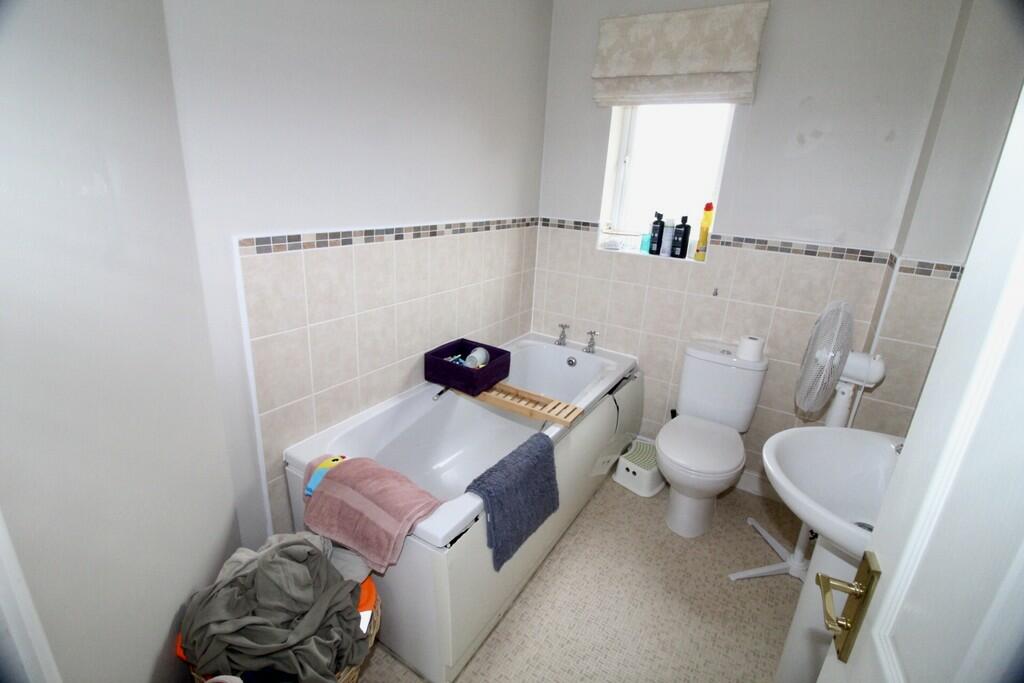 7087E6C8-E923-435...