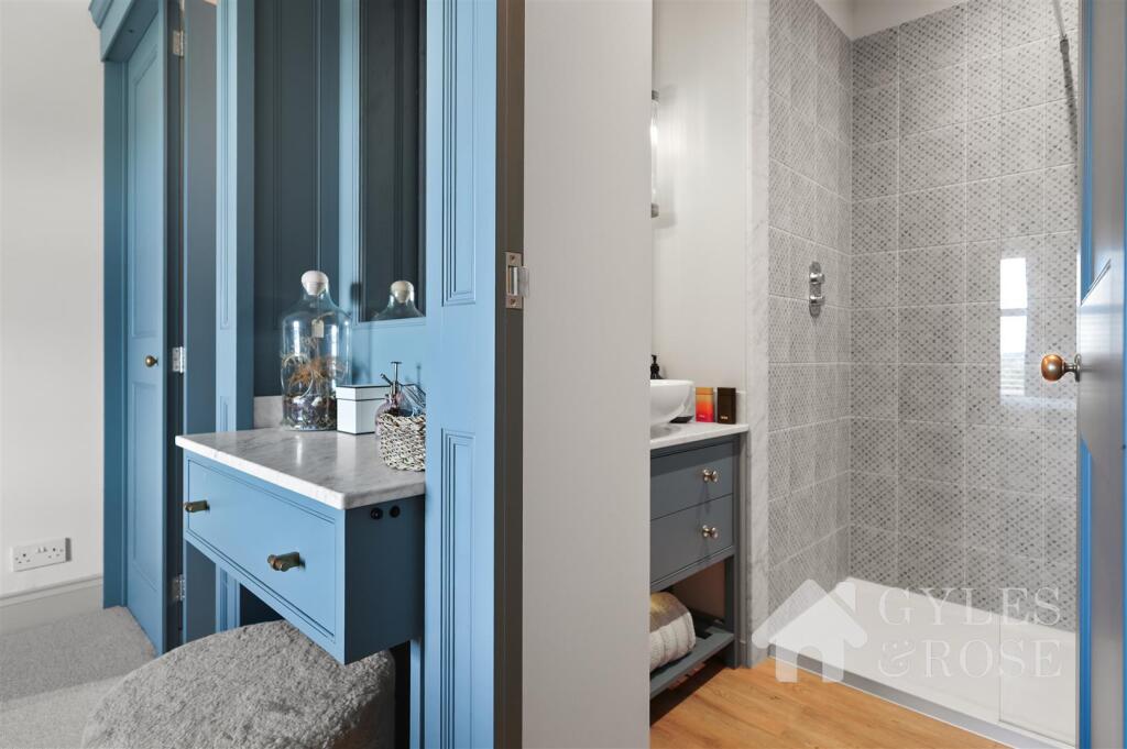 Dressing table, ensuite bathroom