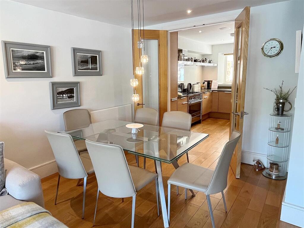 Dining Area.jpg
