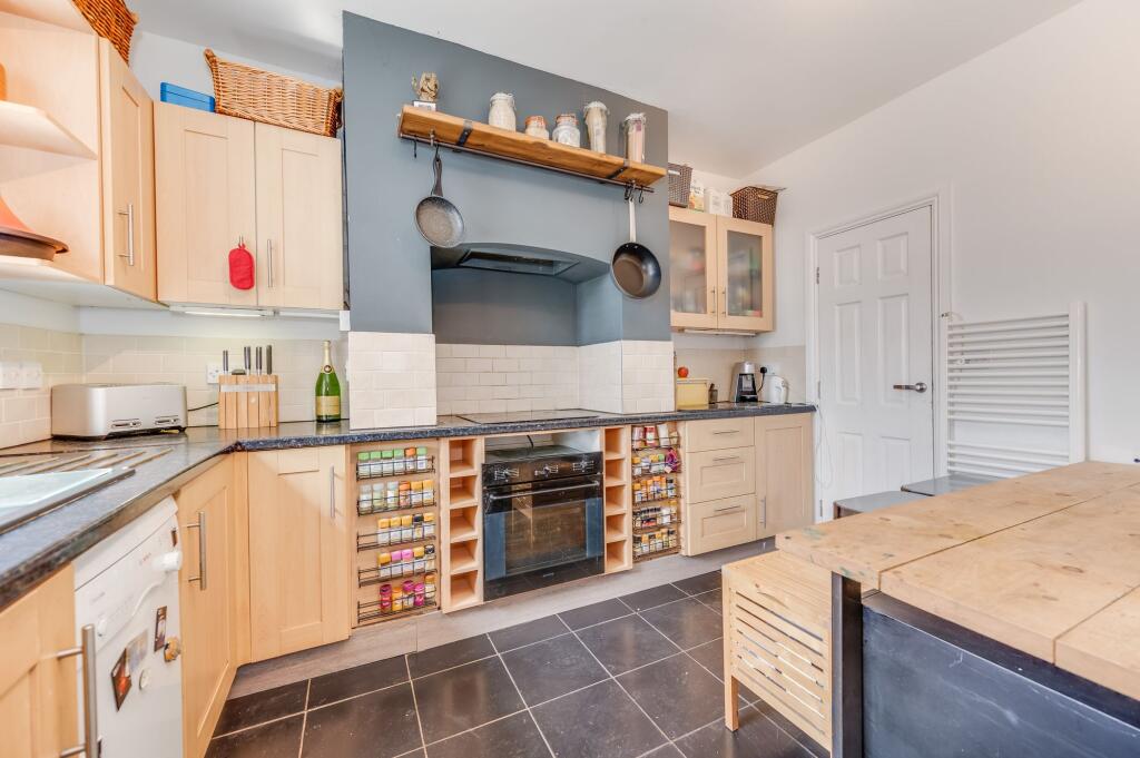 LIVING ROOM AND KITCHEN/DINER