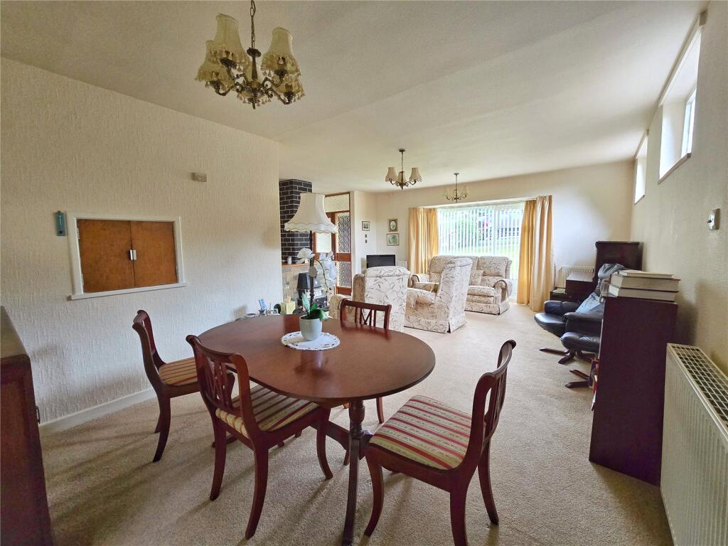 Dining Room &amp; Lounge