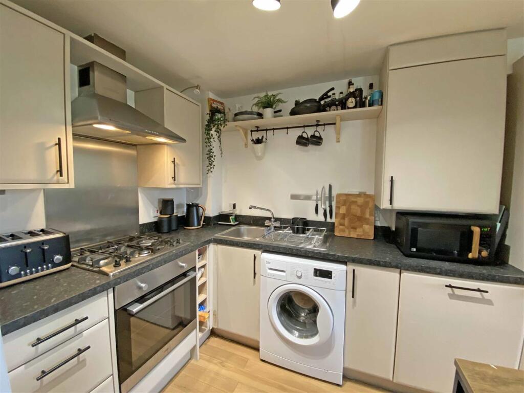 Echo Crescent 84 - Kitchen.jpg