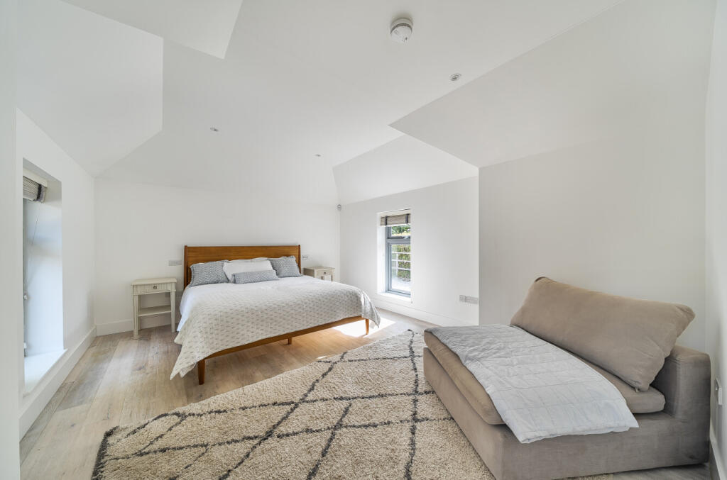 1356137-9-68c9745...