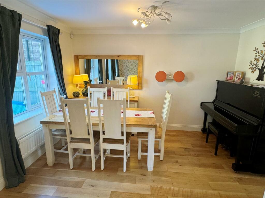 Dining Area 1.JPG