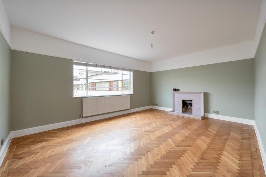 The Shrubbery, Grosvenor Road E11