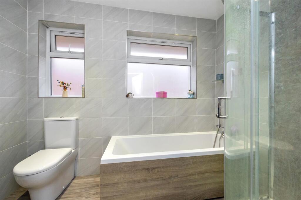G/f Bath/Shower Room