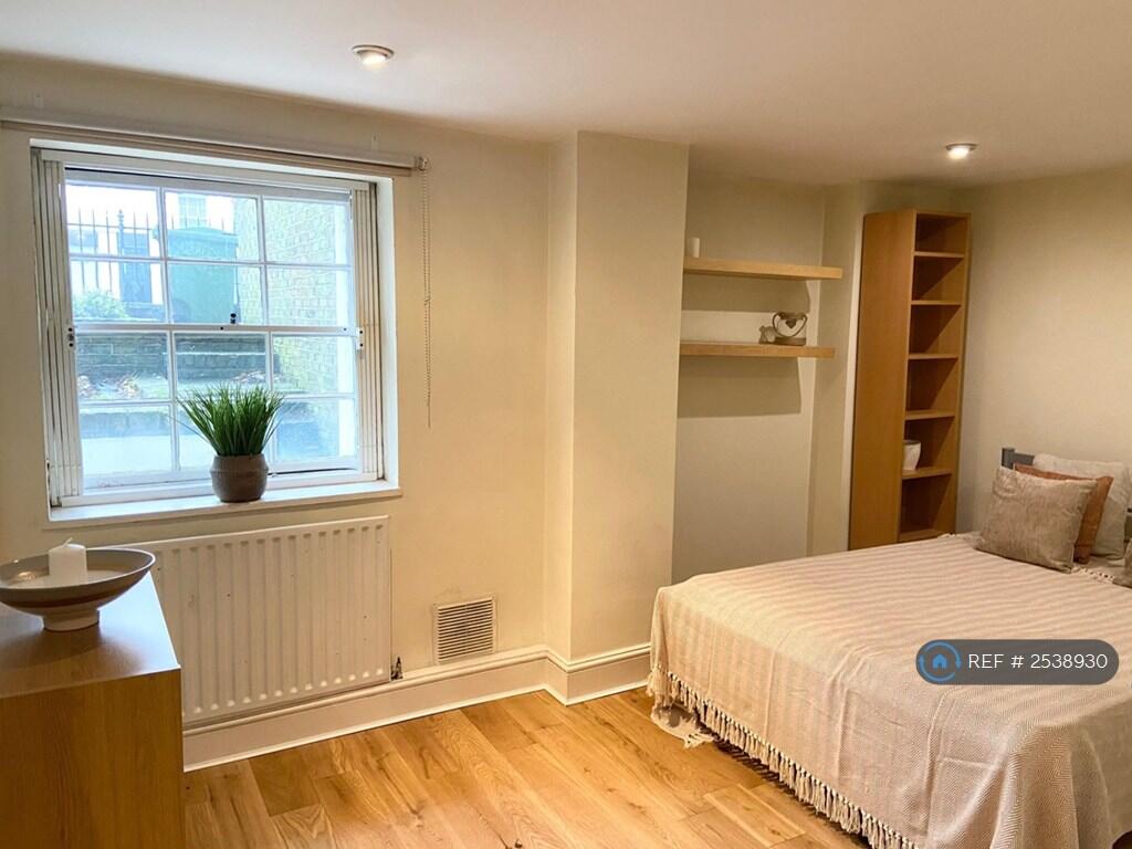 Bedroom 3 (En-Suite Bedroom)