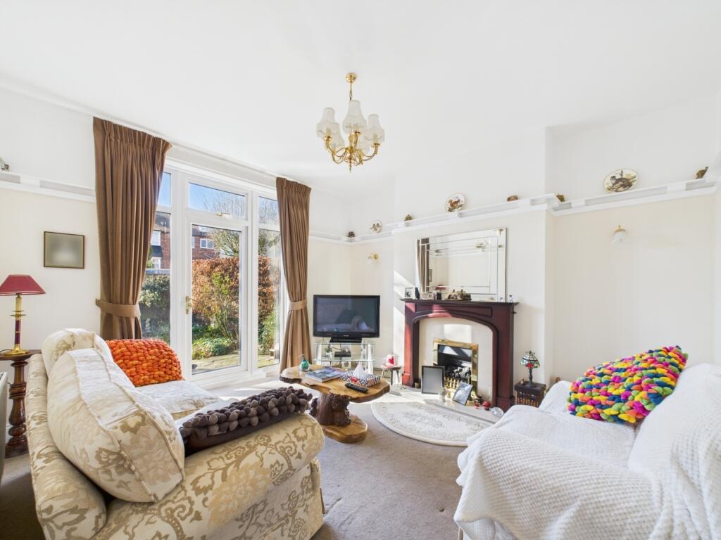 CAM02195G0-PR0066-STILL010