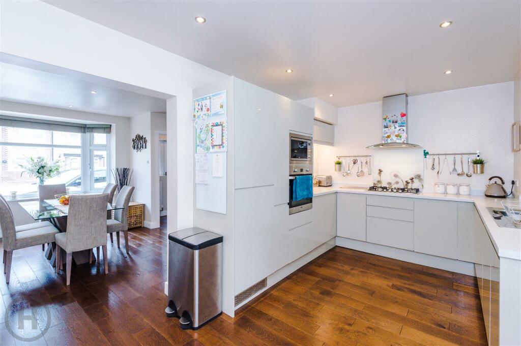 Kitchen (2).jpg