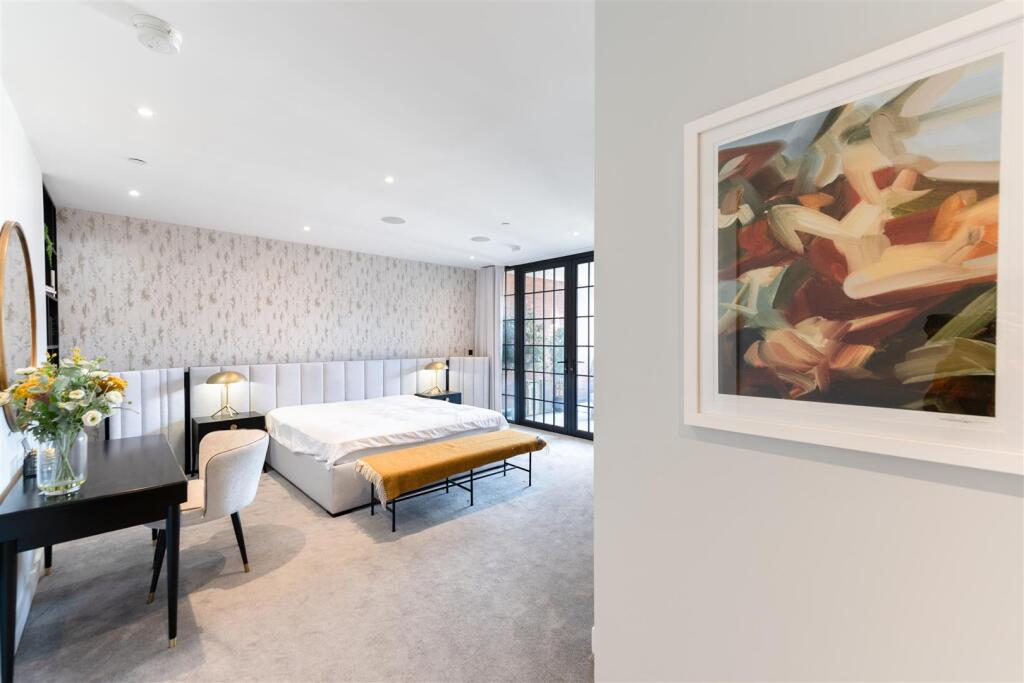 Bedroom 1               .jpg