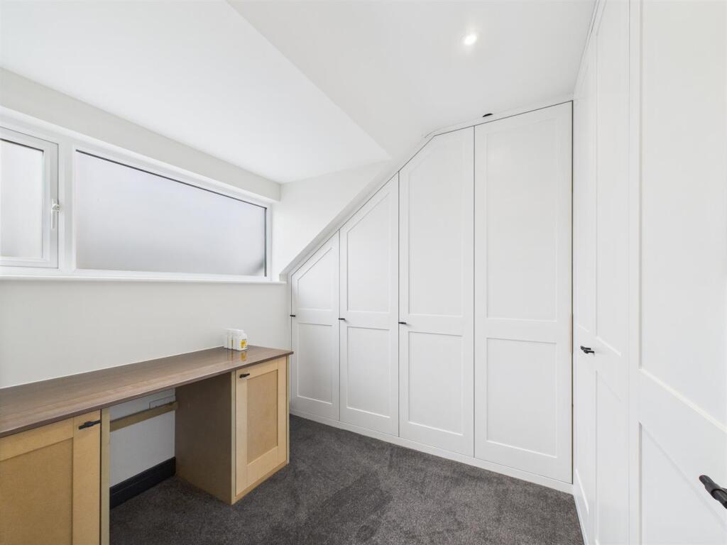 Bed 1 wardrobe .jpg