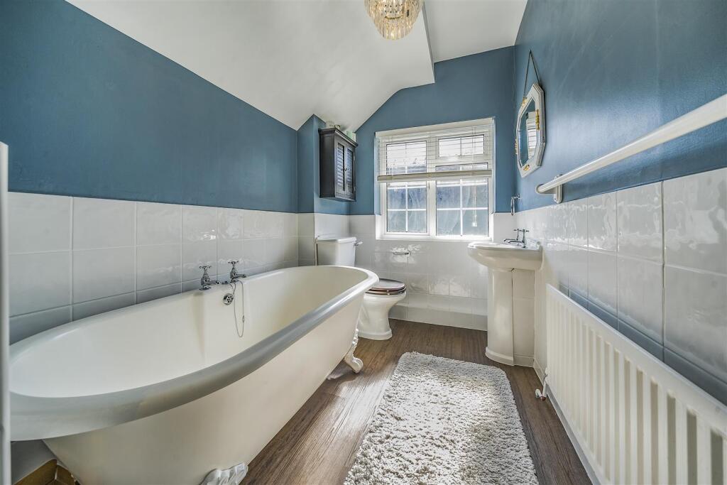 18 The Crescent, Pattishall (17).jpg