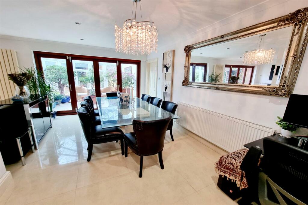 OPEN PLAN RECEPTION AREAS: PIC. 5