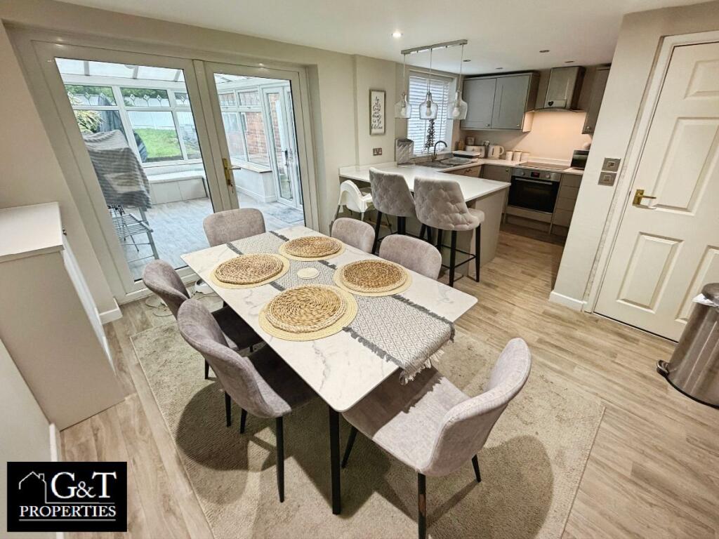 OPEN PLAN DINING 