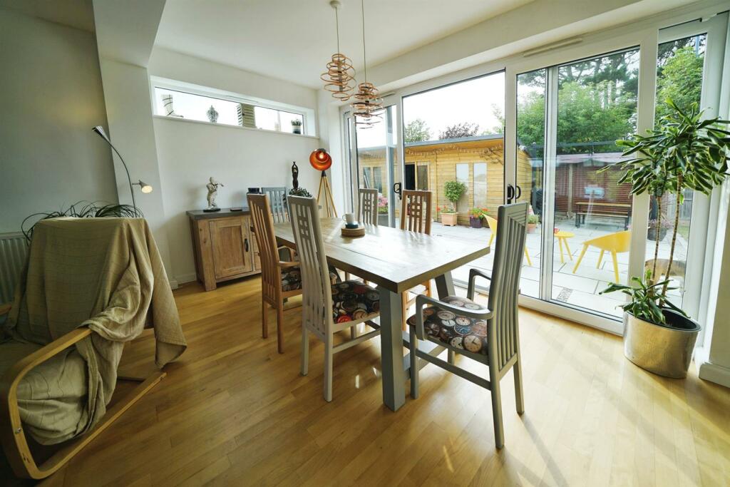 Dining area.jpg