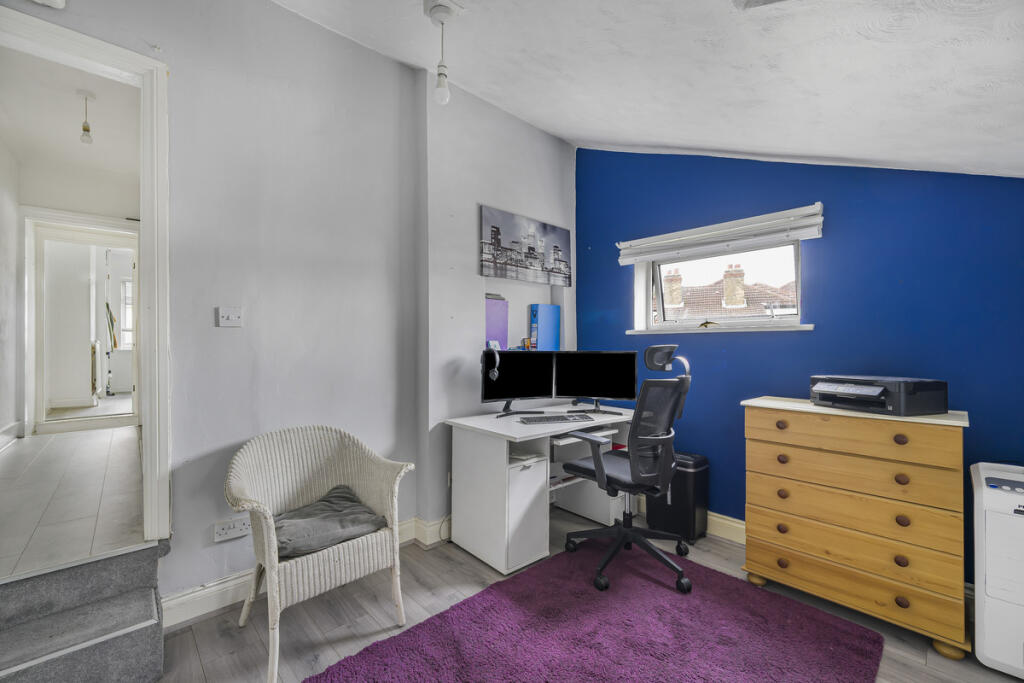 Tredegar Road, Dartford, DA2 7AY