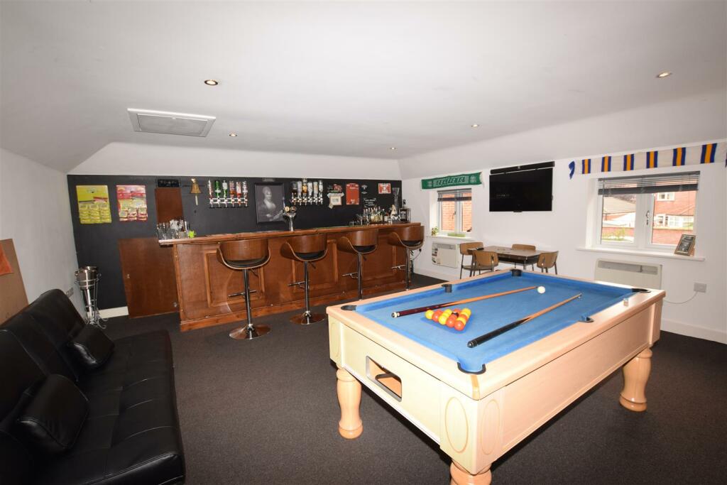 FIRST FLOOR BAR AREA