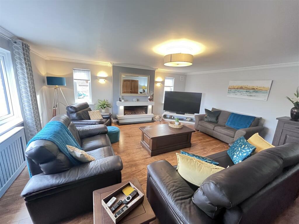 living room 2nd .JPG