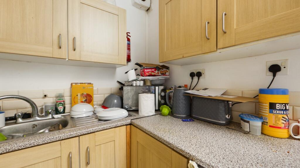 CAM01740G0-PR0330-PAN002