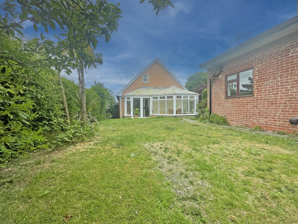 Rear side garden