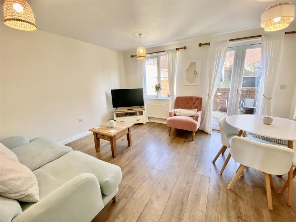 LIVING/DINING ROOM