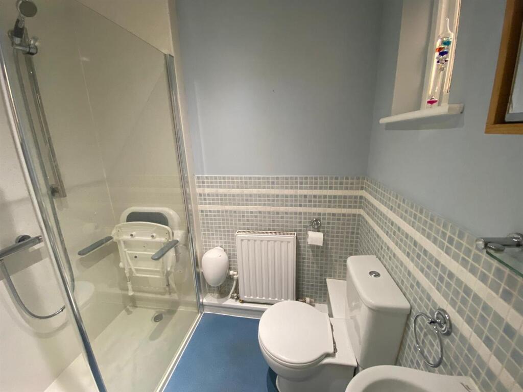 SHOWER ROOM..jpg