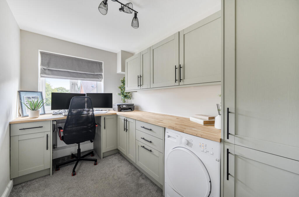 1347027-14-68b565...