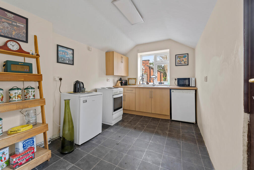 5 Kingsway, Newto...