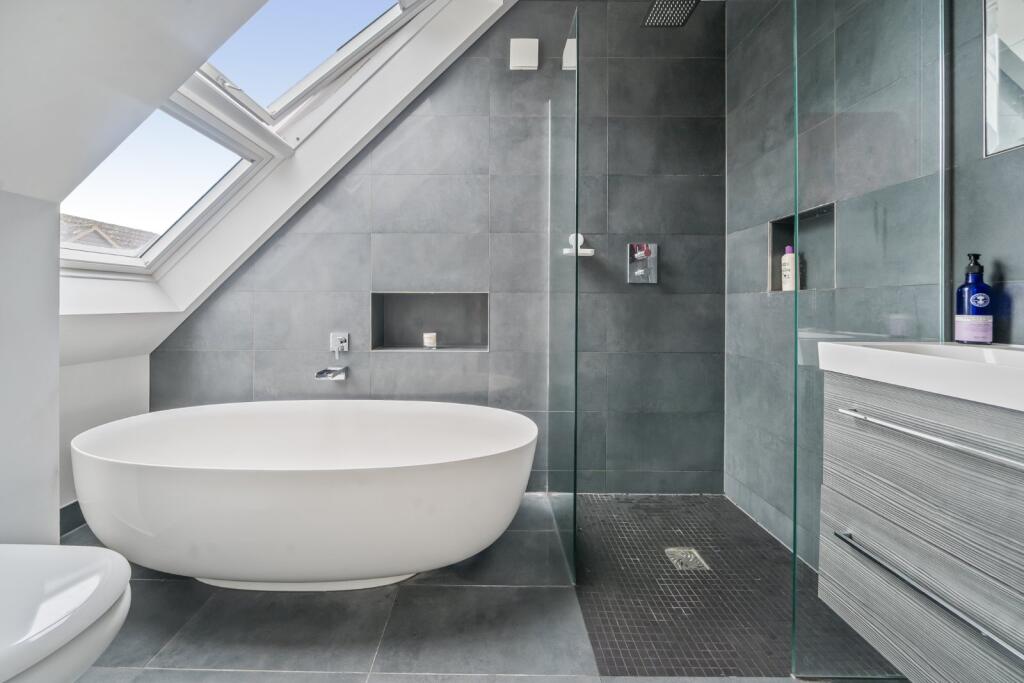 En-Suite Bathroom