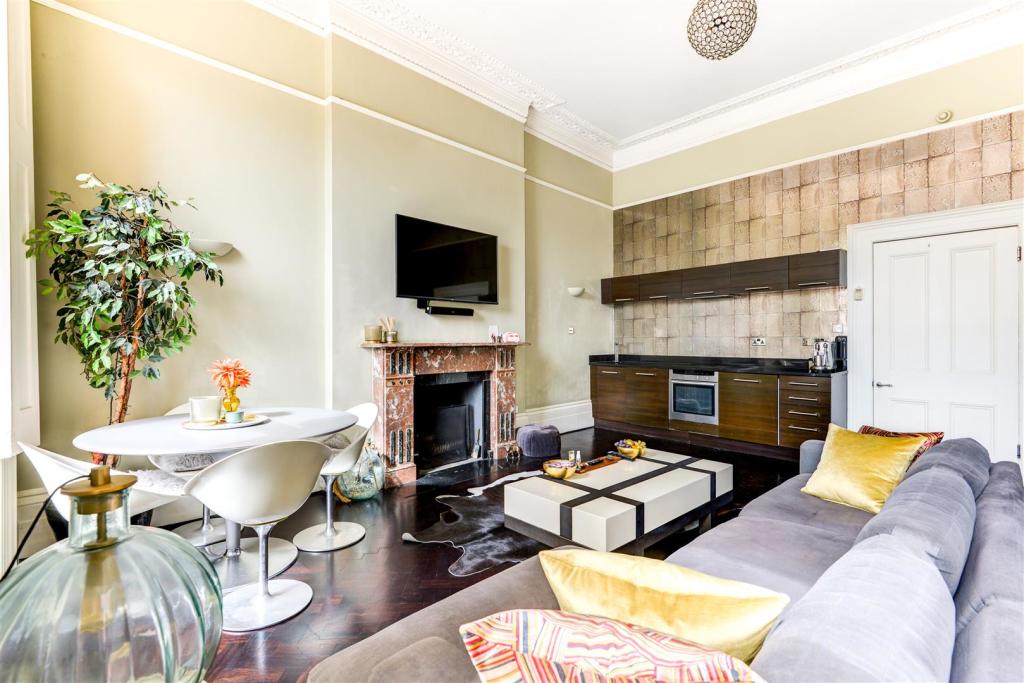 Kitchen/Living Area