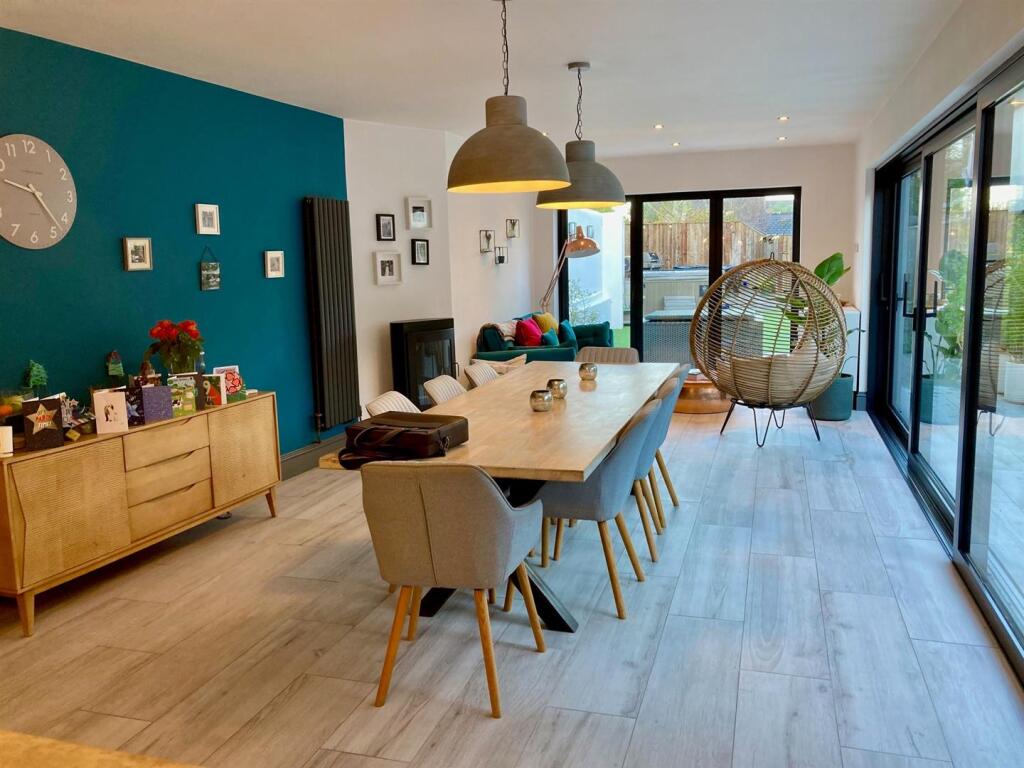 Family Room 2.jpg