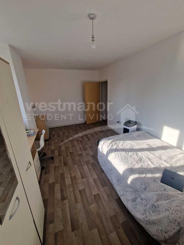 FLAT 22