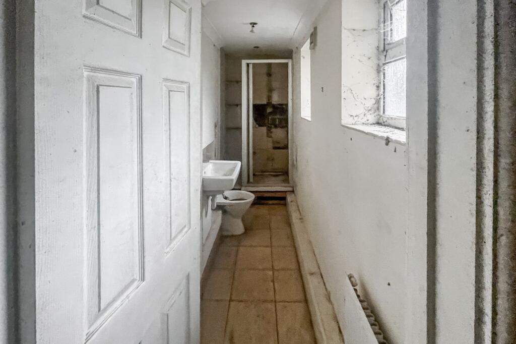 159 Kingston Road, Leatherhead, Surrey, KT22 7NX