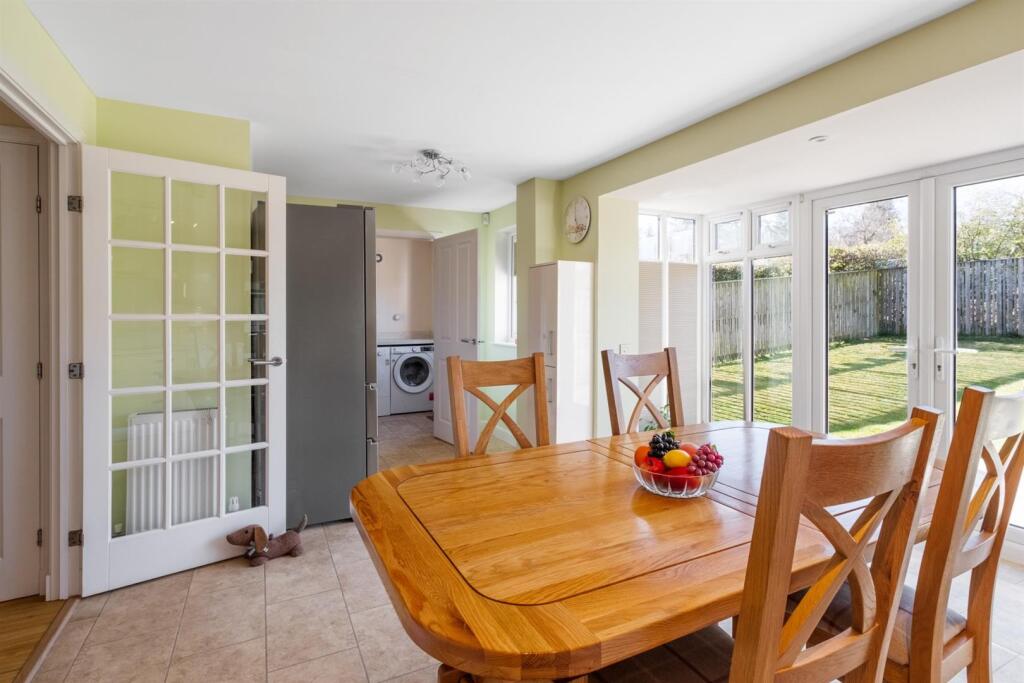 05 - Kitchen 2.jpg