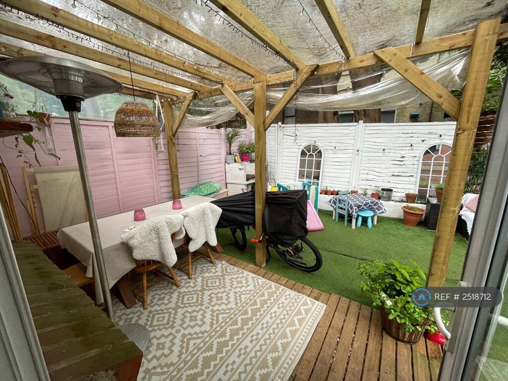 Garden Al Fresco Dining Area