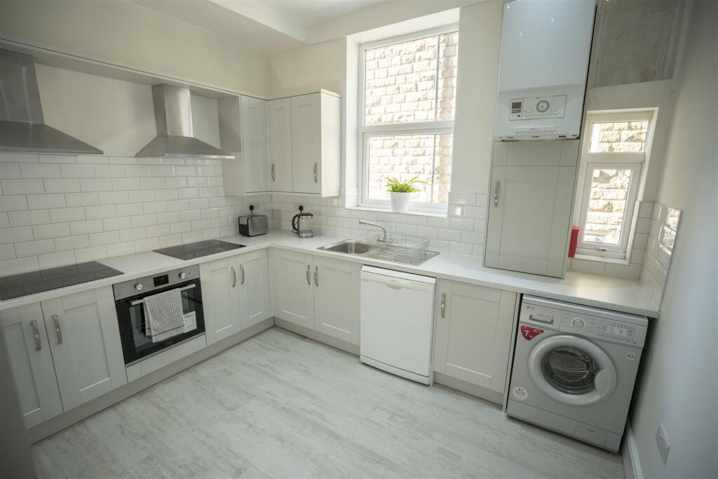 455crookemoor road kitchen.jpg