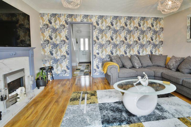 Living room, alternative view