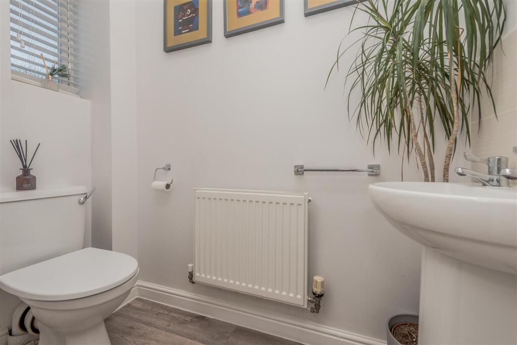 Downstairs Cloakroom / WC: