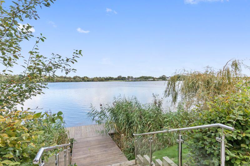 Steps to pontoon