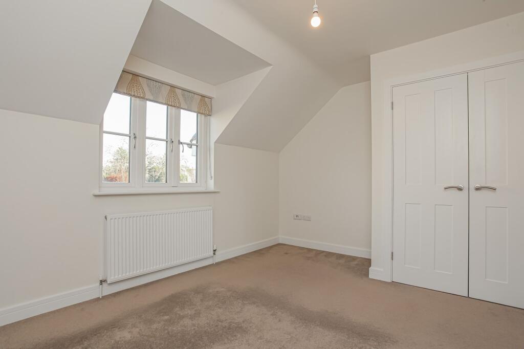Main Bedroom with en-suite bathroom