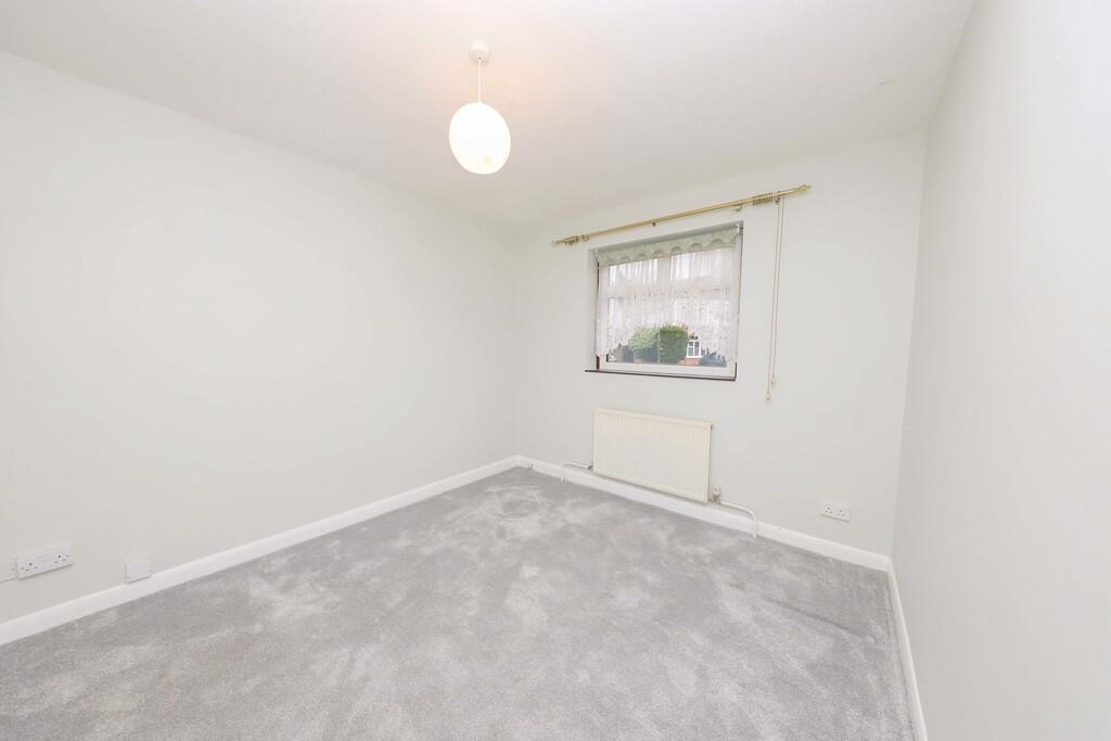8 Hillview Close ...